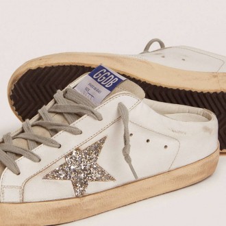Golden Goose Super-Star Sabot With A Platinum Glitter Star And Suede Tongue Golden Goose Super-Star Sabot With A Platinum Glitter Star And Suede Tongue
