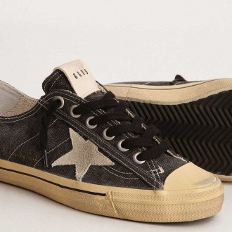 Golden Goose V-Star In Black Canvas With Ice-Gray Star And Heel Golden Goose V-Star In Black Canvas With Ice-Gray Star And Heel