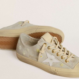 Golden Goose V-Star In Ice-Gray Suede With White Leather Star And Floral Embroidery Golden Goose V-Star In Ice-Gray Suede With White Leather Star And Floral Embroidery